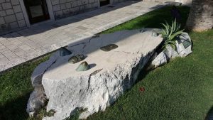 makarska rivijera spomenik turisti